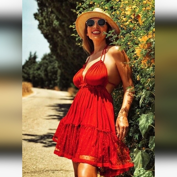 Halter back layered dress - Picture 4 of 5